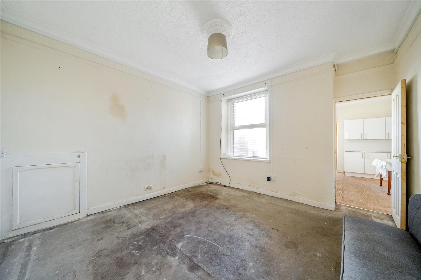 Middle Road, Gendros, Swansea, SA5 8ES